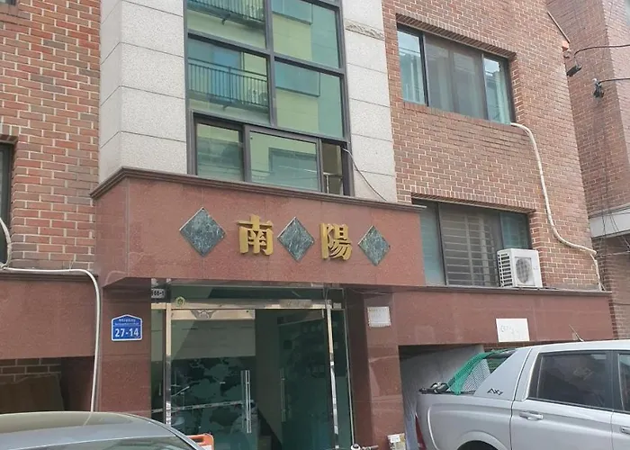 Near Lotte World, Kspo Dome, Coex, Olympic Park, 2 Rooms, 1 Queen Beds, 2single Bed, 4 People 아파트