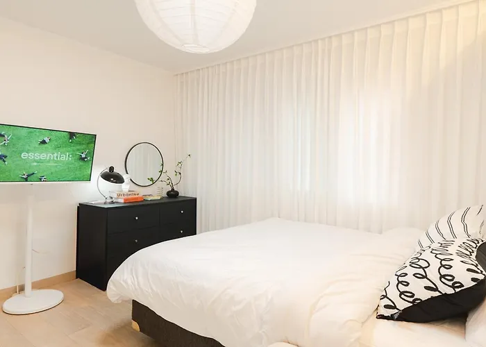 Near Lotte World, Kspo Dome, Coex, Olympic Park, 2 Rooms, 1 Queen Beds, 2single Bed, 4 People *
